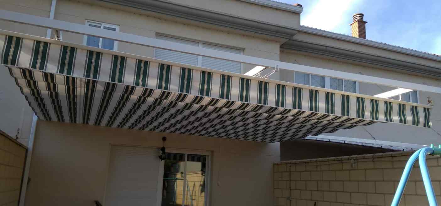 Pérgola vivienda adosada